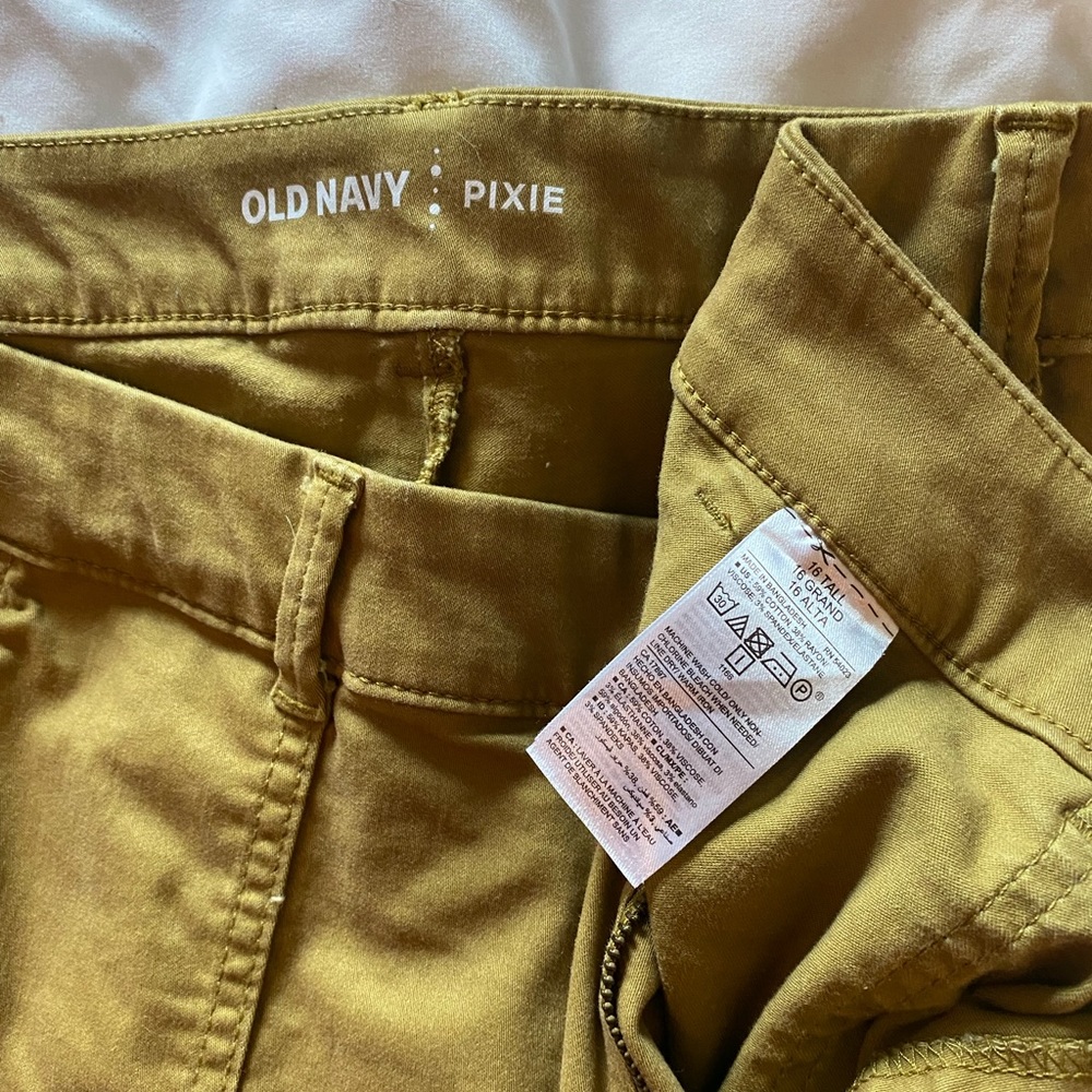 Old Navy Pixie Ankle Pants - Olive Green